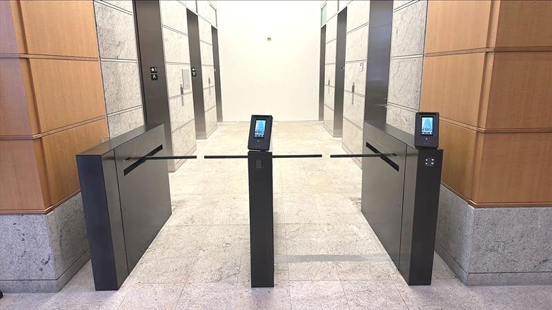 560 Mission Person Reader